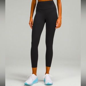 Base Pace HR tight 25” Lululemon Leggings. Stretchy material. Smooth fabric.